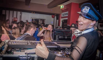 DJ bruiloft Vrouwelijke dj Sonja